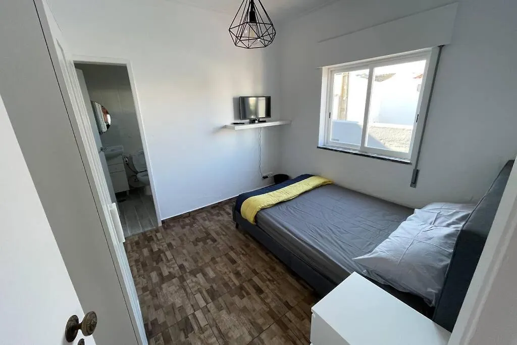 Spacious Villa. Large Rooftop. 4 Bedroom Sleeps 8 Alvor Portugal