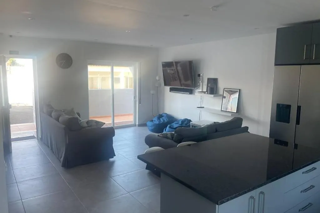 Spacious Villa. Large Rooftop. 4 Bedroom Sleeps 8 Alvor