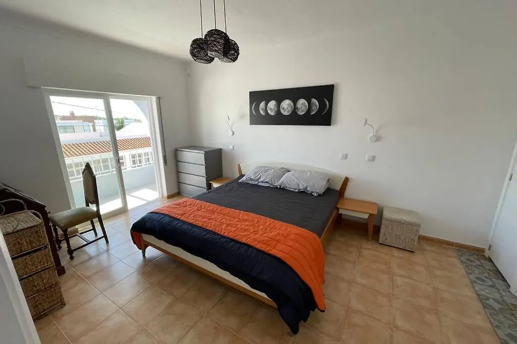 Spacious Villa. Large Rooftop. 4 Bedroom Sleeps 8 Alvor Villa