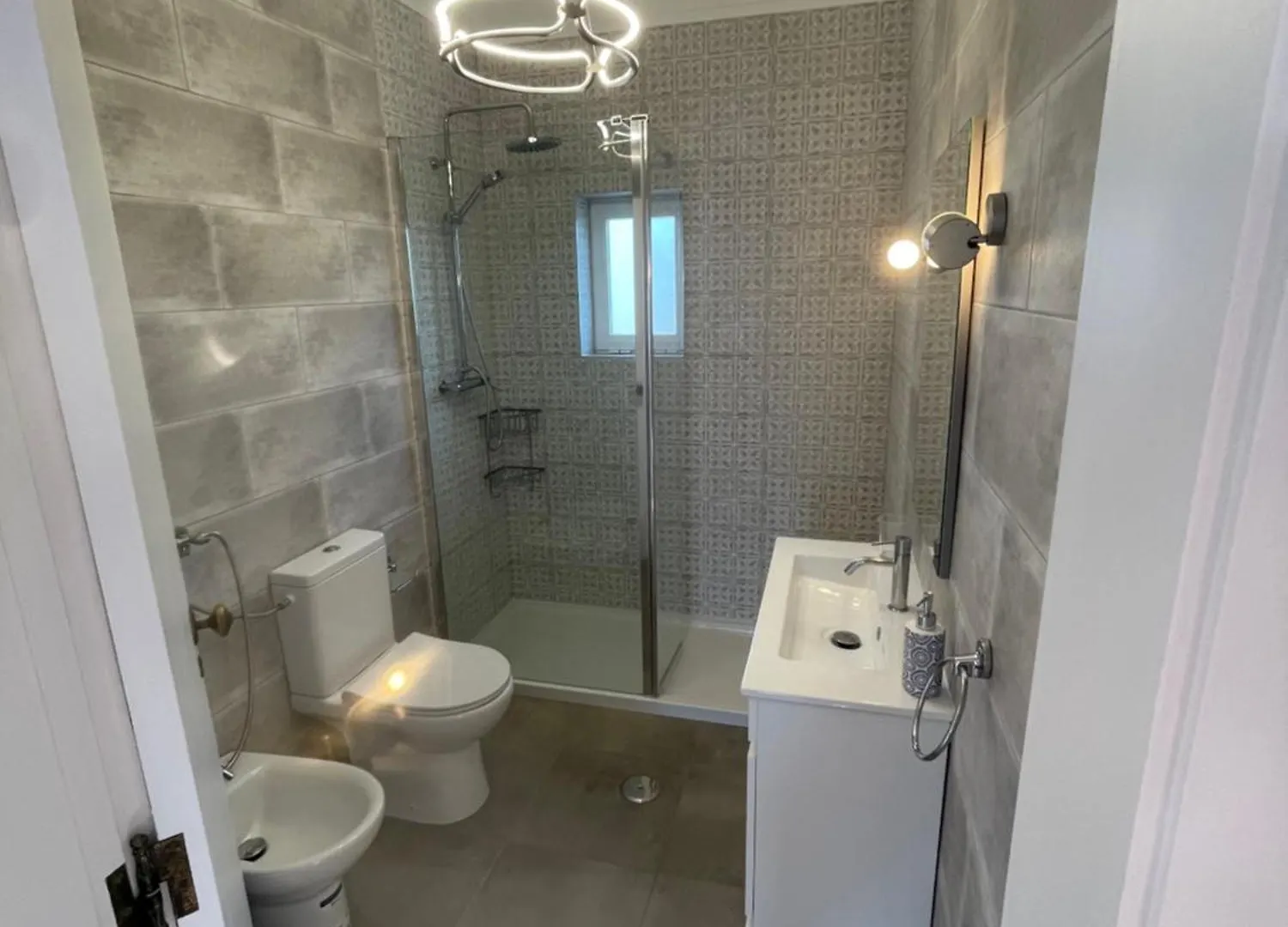 Spacious Villa. Large Rooftop. 4 Bedroom Sleeps 8 Alvor